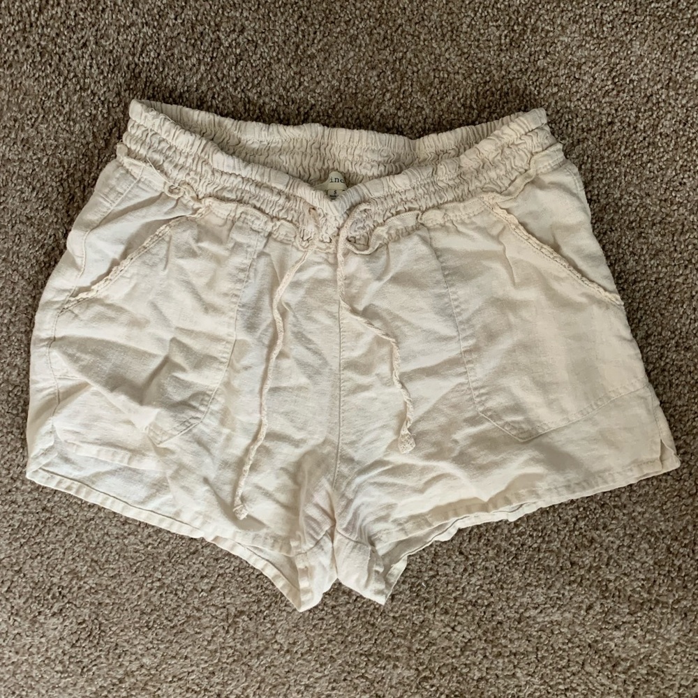 Linen shorts w/ pockets